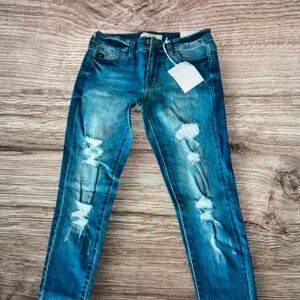 NWT kancan Distressed Blue Jeans women’s size 7